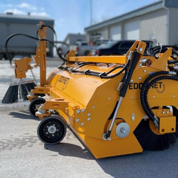 Balais mécaniques rotatifs pour la construction, l’industriel et les équipements lourds